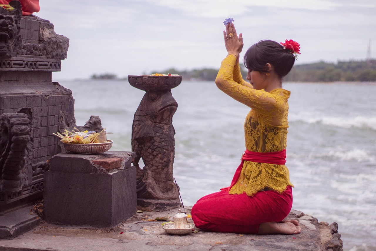 Bali praying woman